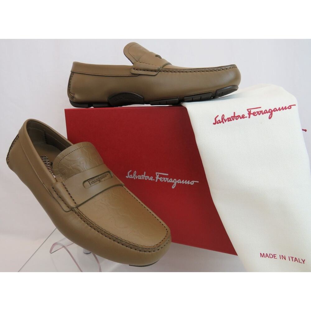 NIB FERRAGAMO NEWTON BROWN LEATHER GANCINI EMBOSSED PENNY DRIVING LOAFERS 11 D